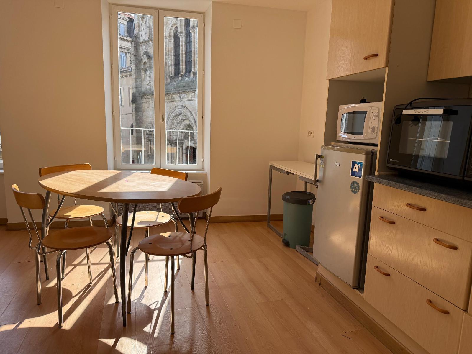 appartement 2 pièces - AUBENAS