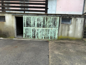 Garage / box en Location à Aubenas / 37m2